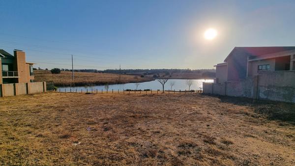 600 m² Land