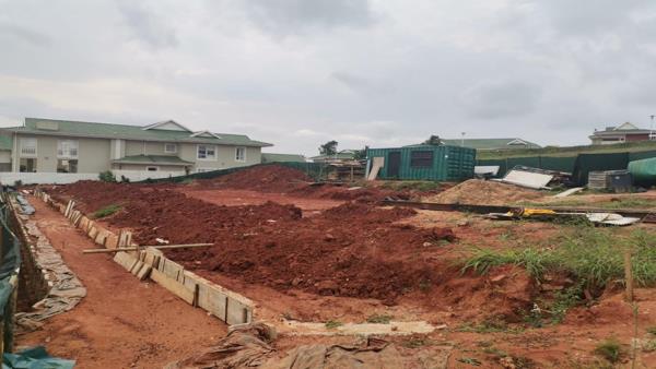 1 077 m² Land
