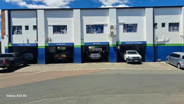 883 m² Office Space