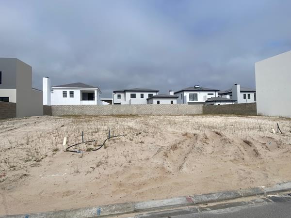 250 m² Land