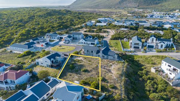 683 m² Land