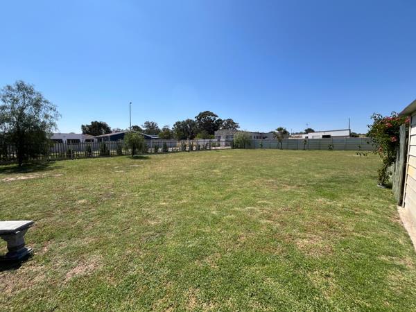 736 m² Land
