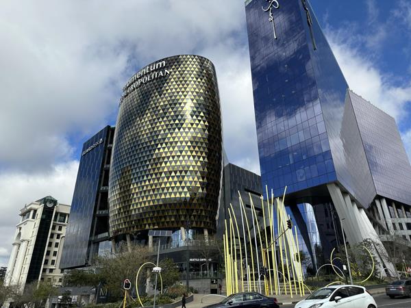 962 m² Commercial space