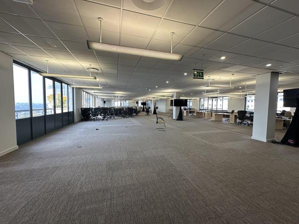 1 563 m² Commercial space