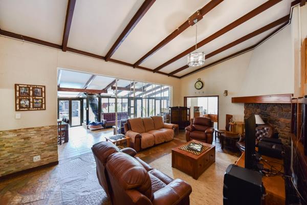 6 Bedroom House