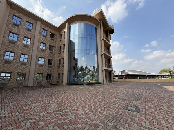348 m² Commercial space