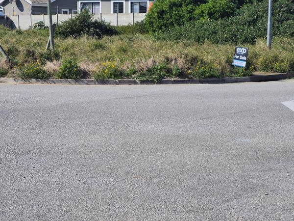 600 m² Land