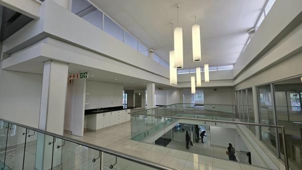 1 055 m² Commercial space