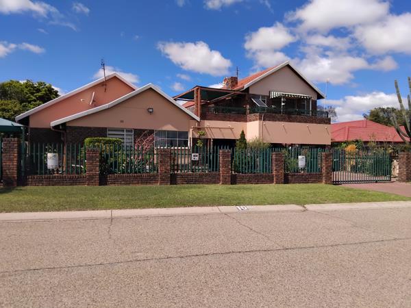 6 Bedroom House