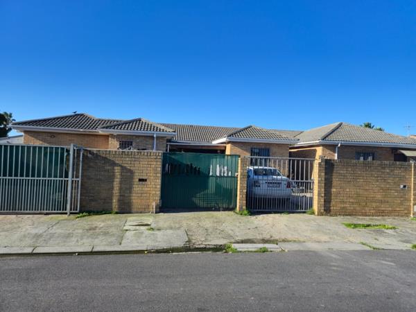 6 Bedroom House