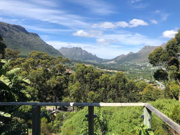 745 m² Land