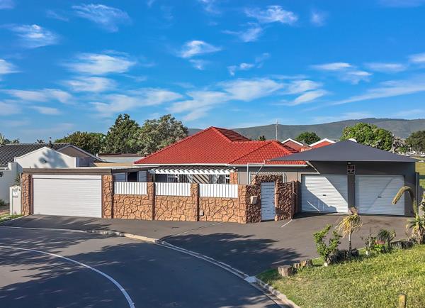 6 Bedroom House