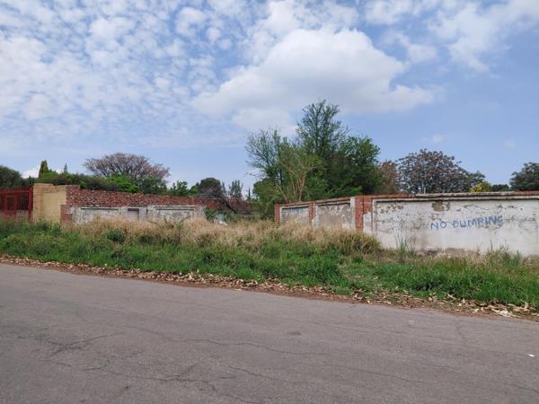 1 695 m² Land