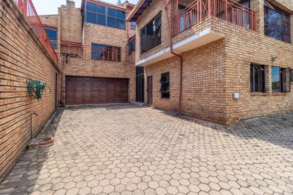 6 Bedroom House