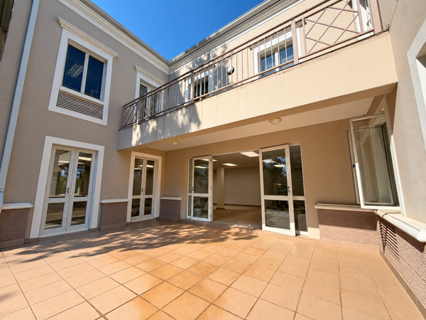 380.6 m² Commercial space