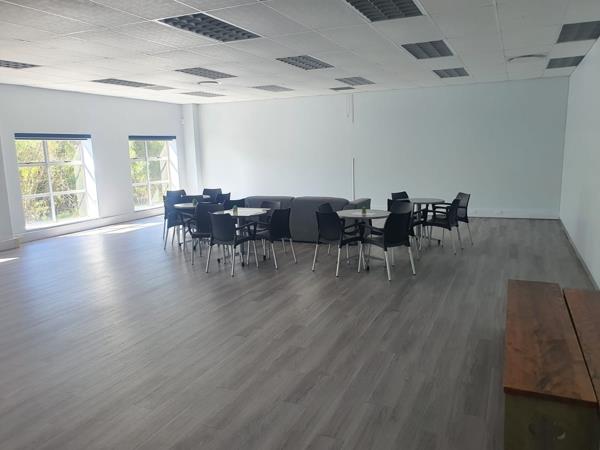 300 m² Office Space