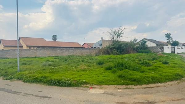 744 m² Land
