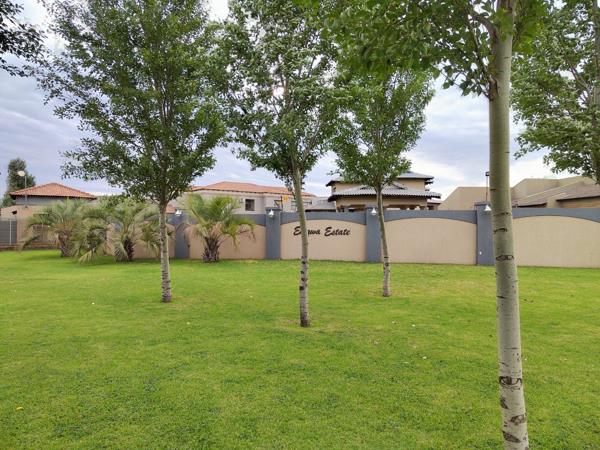 1 020 m² Land