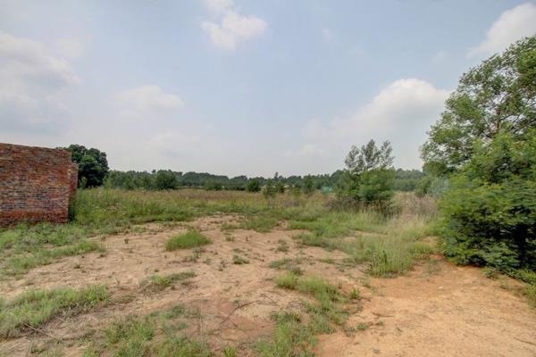 5 004 m² Land