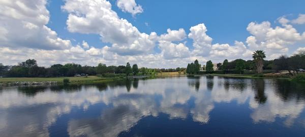 1 008 m² Land