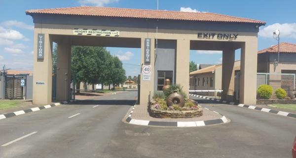 986 m² Land