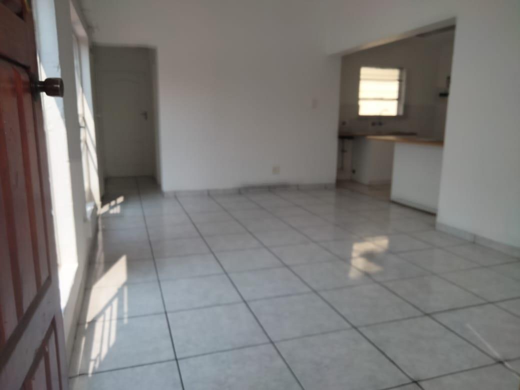 2 Bedroom Flat in Sunward Park