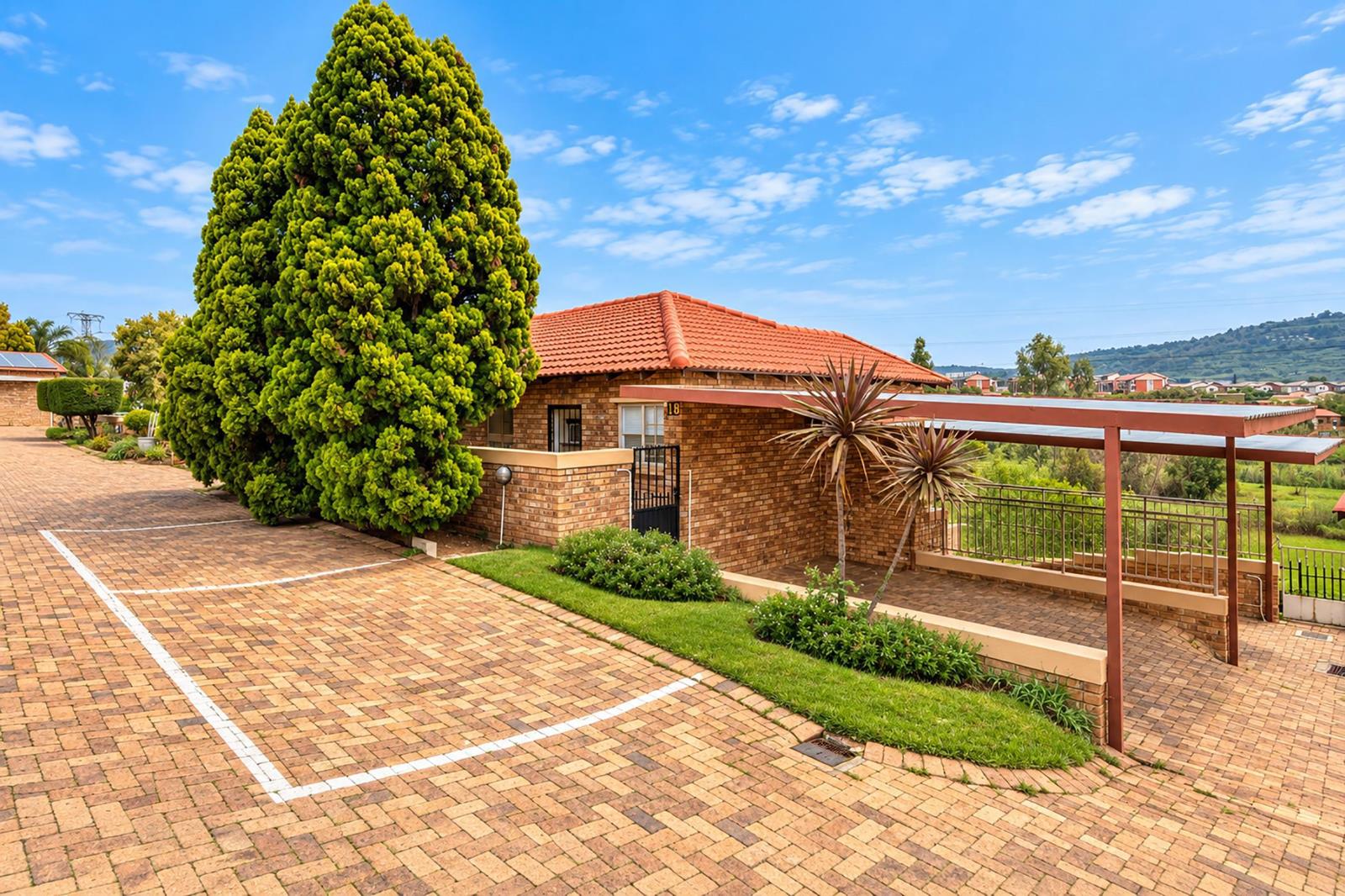 3 Bedroom Townhouse in Wilgeheuwel
