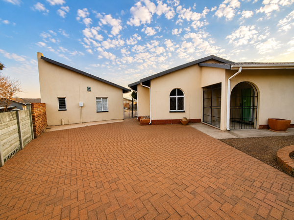 7 Bedroom House