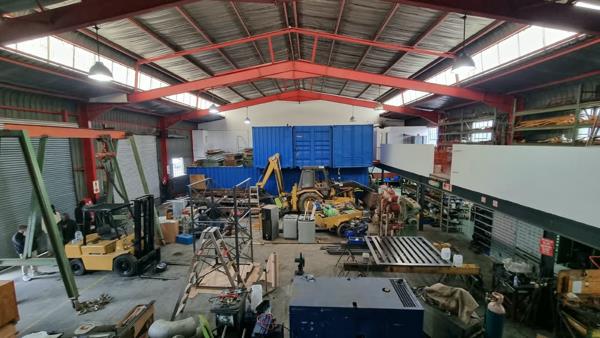 690 m² Industrial space
