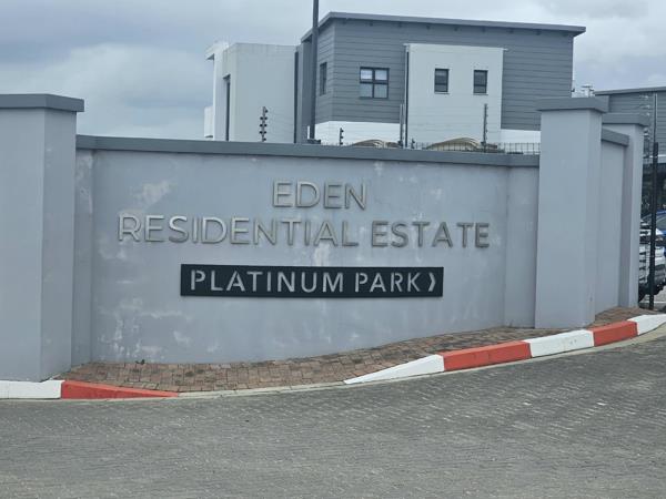 300 m² Land
