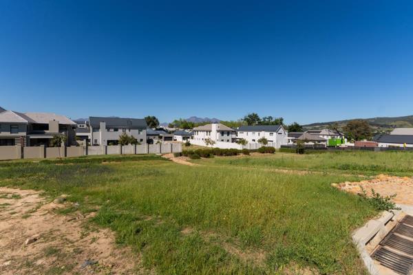 650 m² Land