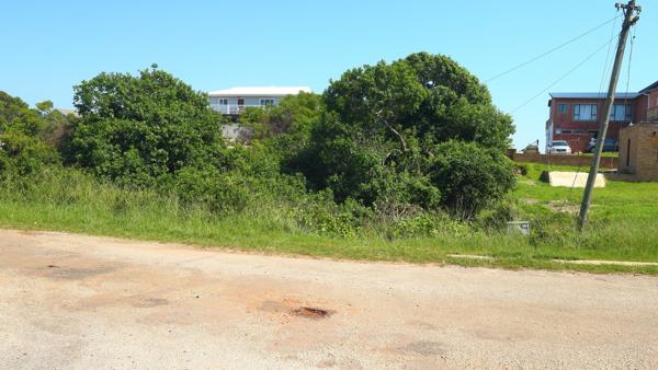 700 m² Land