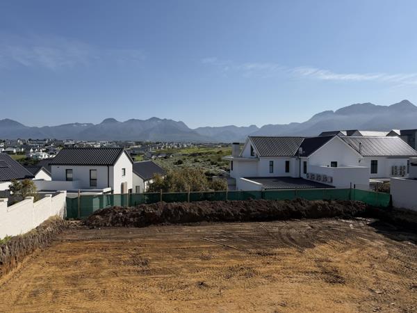 744 m² Land