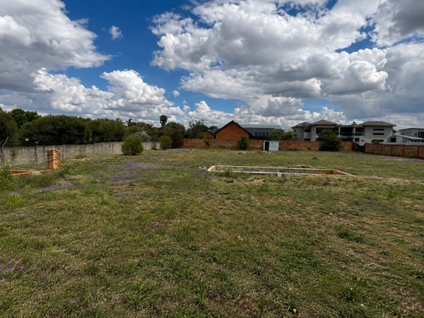 2 163 m² Land