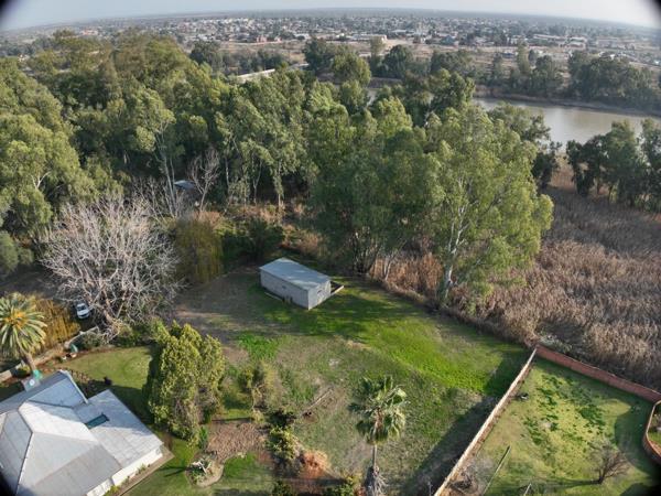 2 141 m² Land