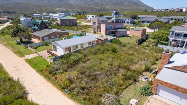 600 m² Land