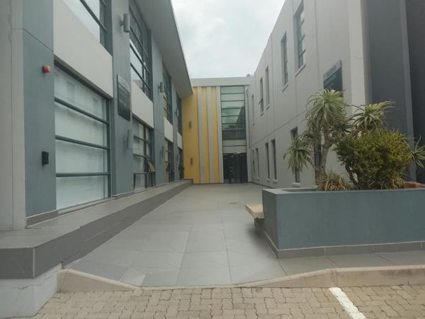 583 m² Office Space