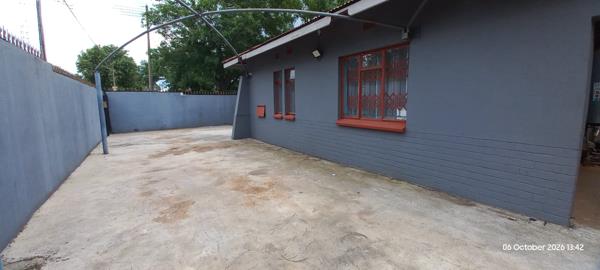 6 Bedroom House