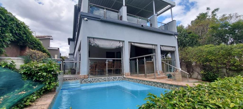 5 Bedroom House