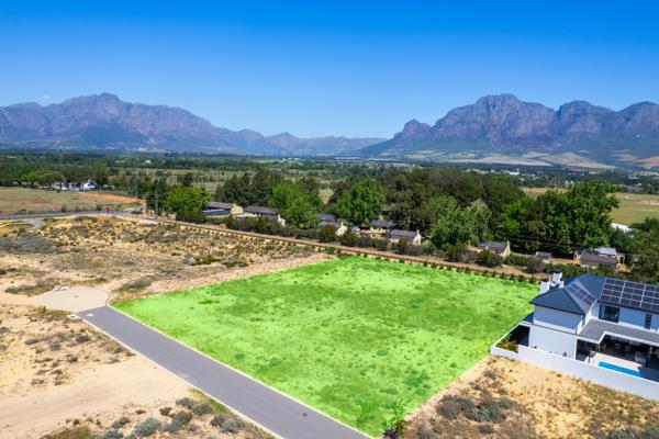 3 137 m² Land