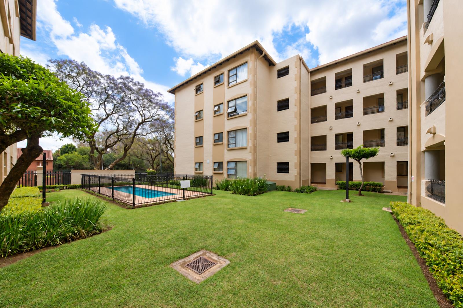 3 Bedroom Apartment for sale in Nieuw Muckleneuk | T5645921 | Private ...