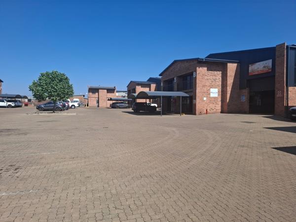 330 m² Commercial space