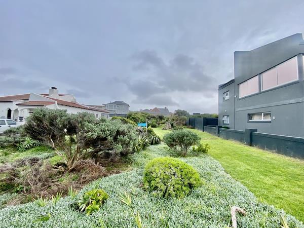 555 m² Land