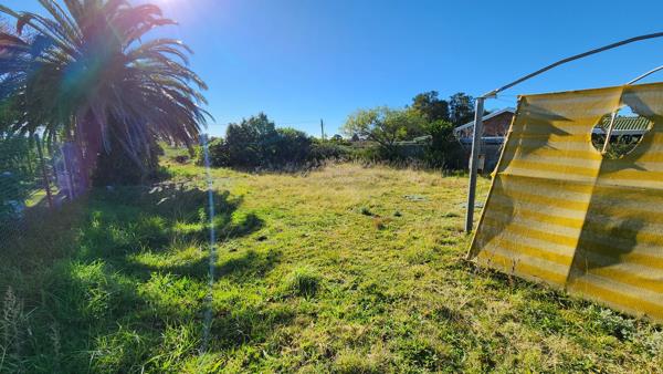555 m² Land