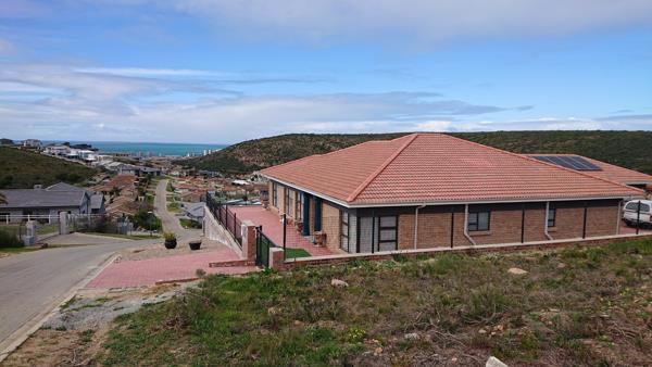 825 m² Land