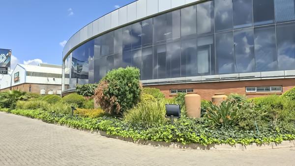 606 m² Commercial space