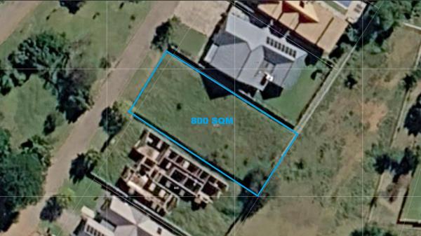 800 m² Land