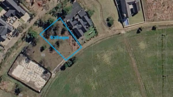 935 m² Land