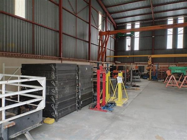 1 100 m² Commercial space