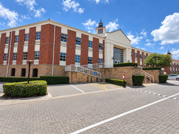 636 m² Commercial space